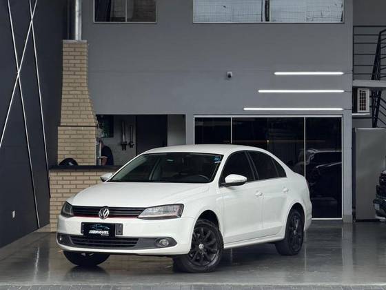 VOLKSWAGEN JETTA 2.0 COMFORTLINE FLEX 4P MANUAL